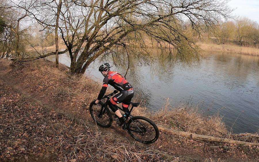 JPbike w swoim żywiole (na superkrętym nadwarciańskim)