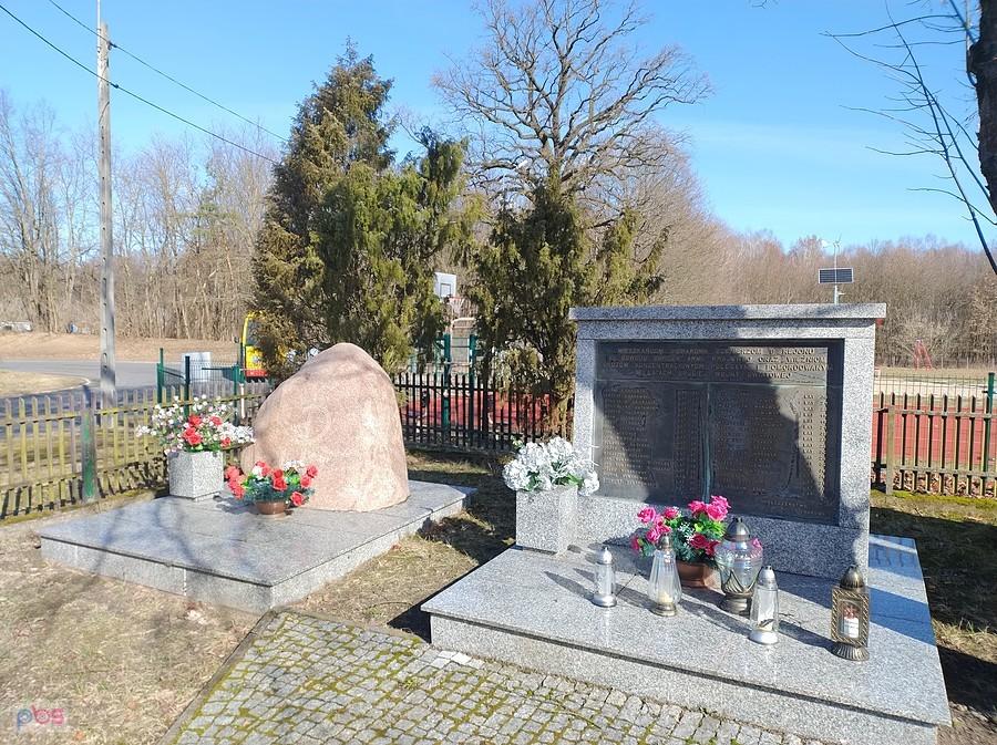 Tablica pamiątkowa w Sierakowie