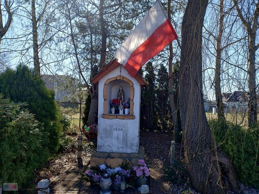 Kapliczka przy Klonowej w Szeligach