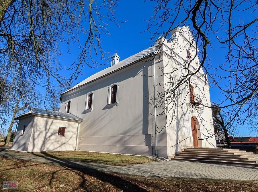 Klasztorek elewacją nawiązuje do stylu barokowego, powstał w w latach 1790-1827