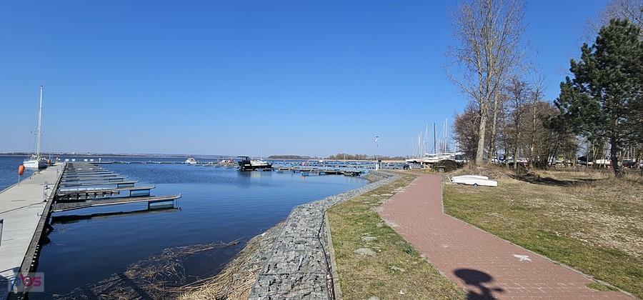 Marina nad jeziorem Dąbie