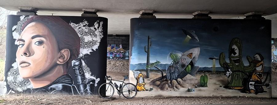 Murale przy rzeczce Głównej