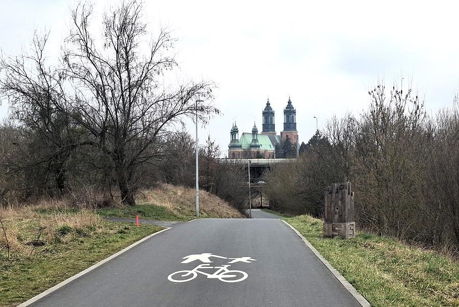 Widok na katedrę w Wartostrady