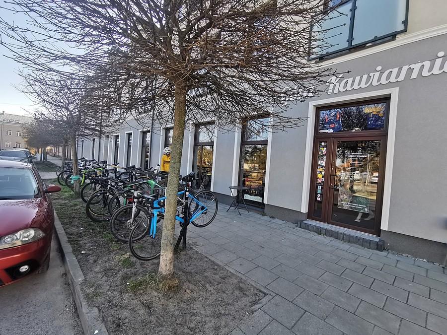 Rowery pod rowerową kawiarnią