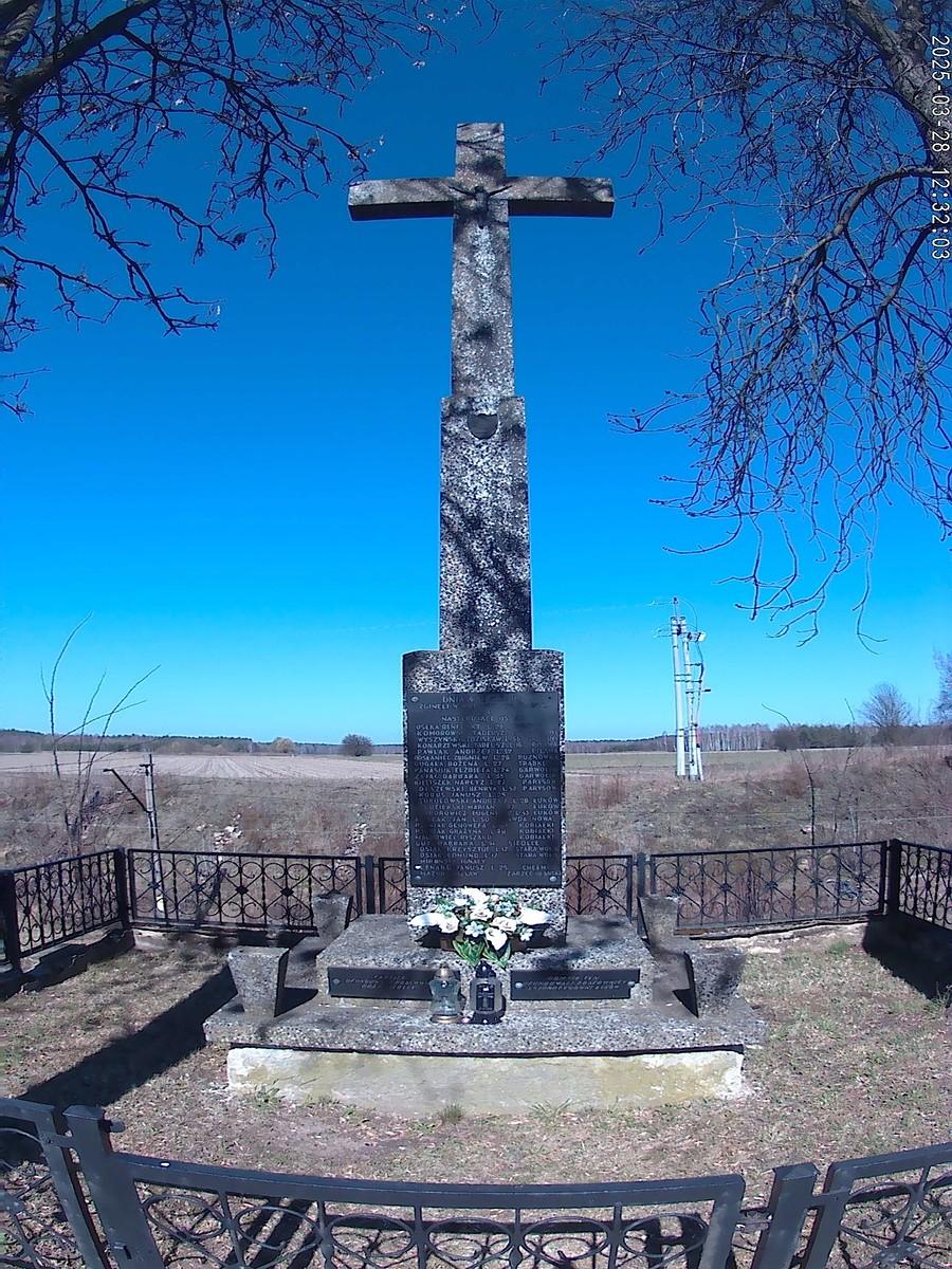 Krzyż upamiętniający ofiary katastrofy kolejowej w Osiecku 4.06.1981