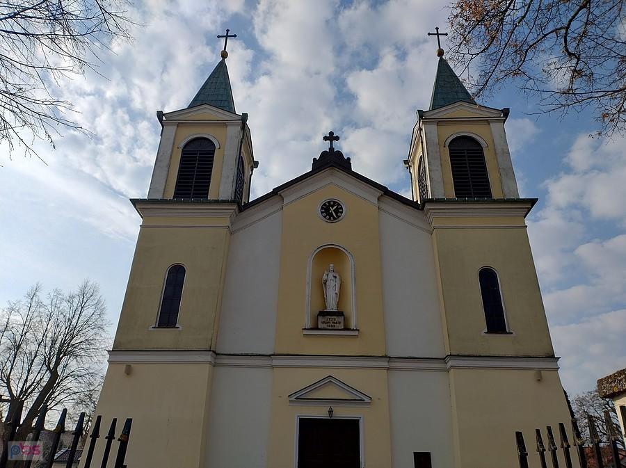 Zegar w Borzęcinie przestawił czas na letni o kilka godzin