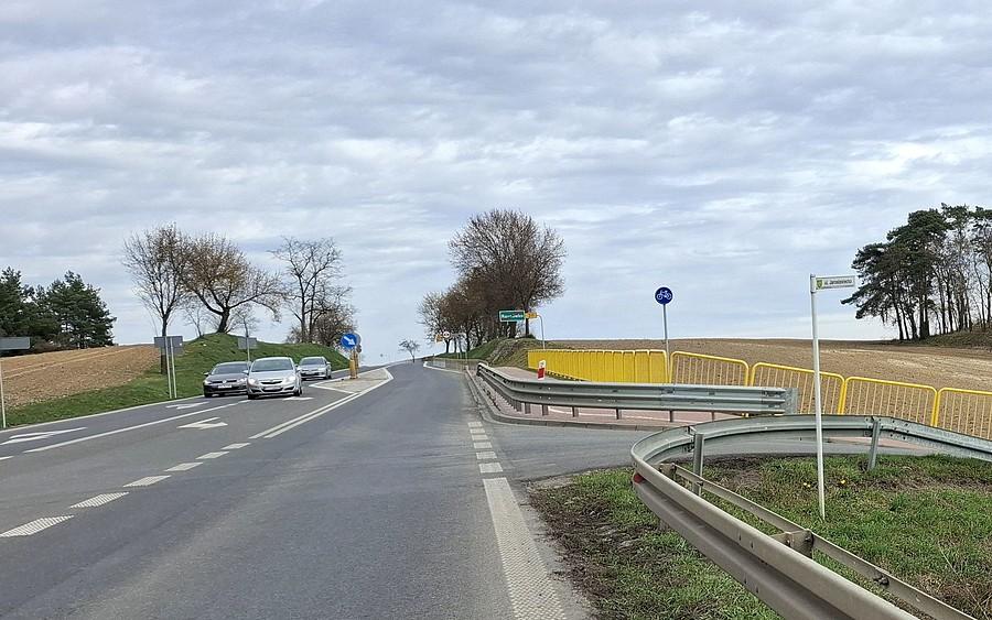 Tak, to coś to naprawdę wjazd na śmieszkę