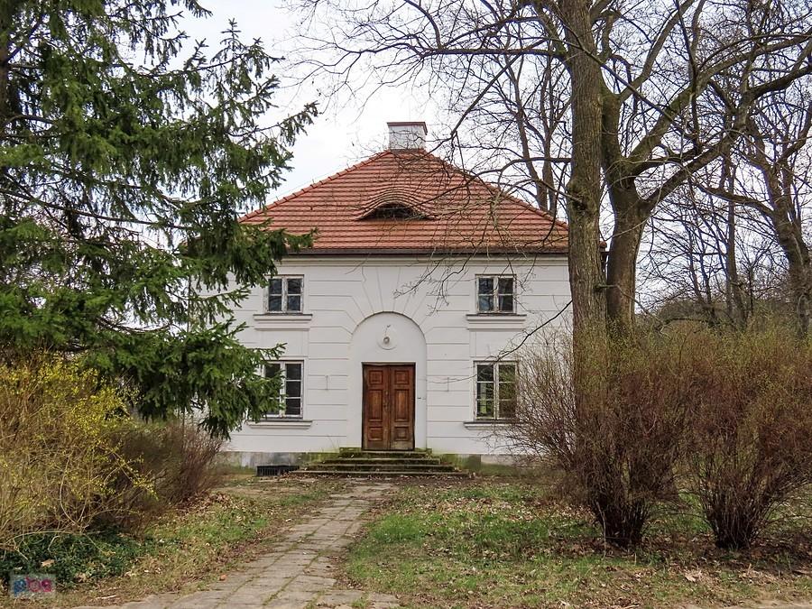 Pawilon przy wjeździe do pałacu w Jabłonnie
