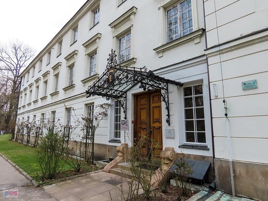 Jabłonna - hotel w oficynie pałacowej