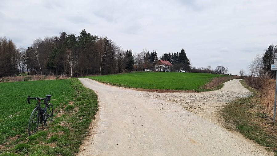 Odkryłem nową drogę(z prawej), średnio szosową.