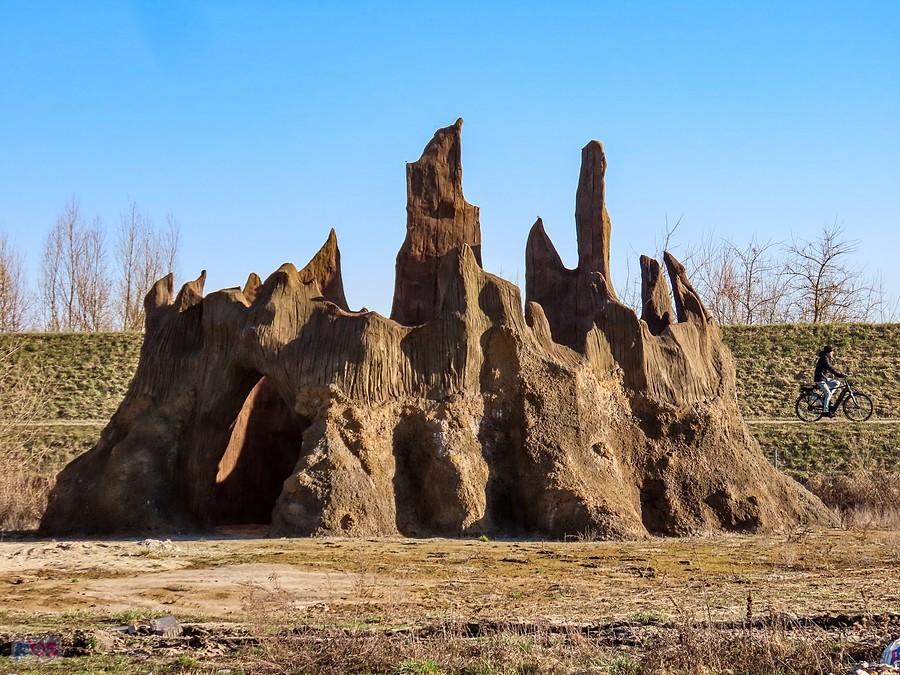 Kopiec termitów ?