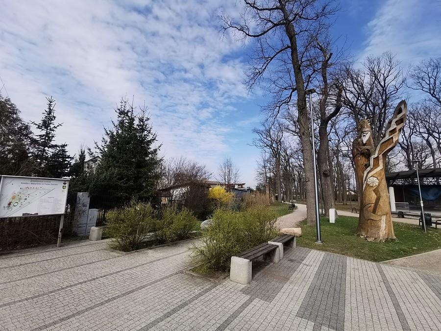 Artystyczny Łochów Rzeźba i Malarstwo w Parku Dębinka