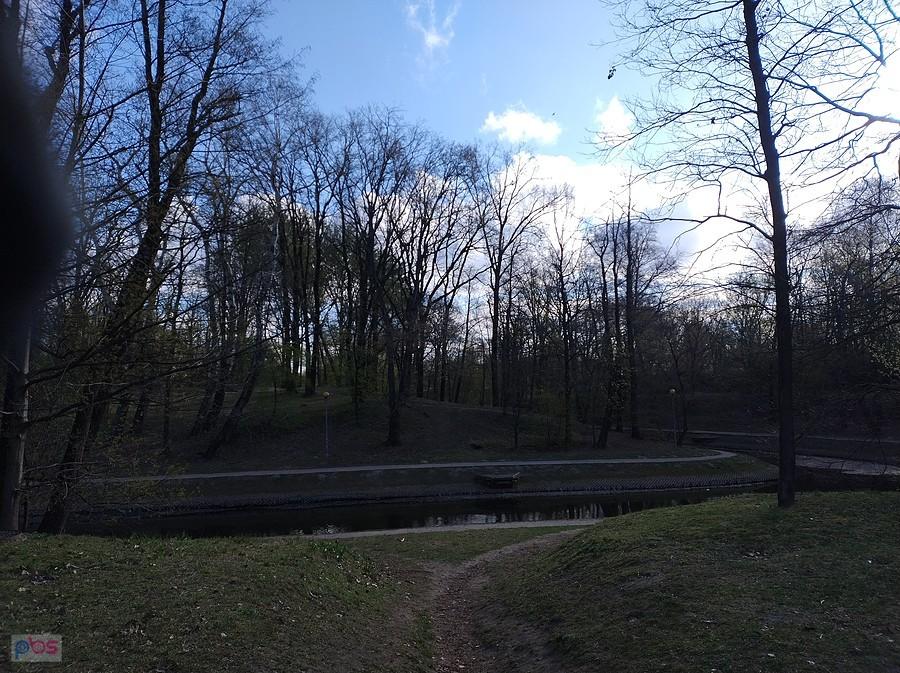 Fosa w parku na Forcie Bema