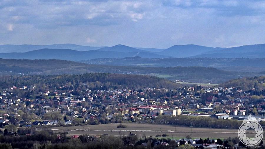 obniżenie tenczyńskie i Beskid Makowski z tyłu