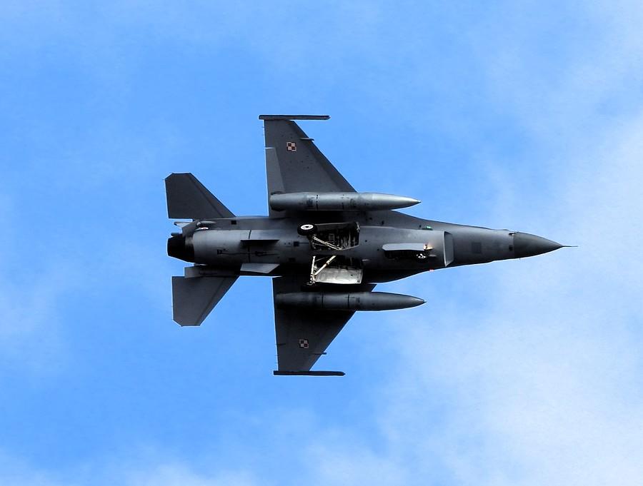 F16 na niebie