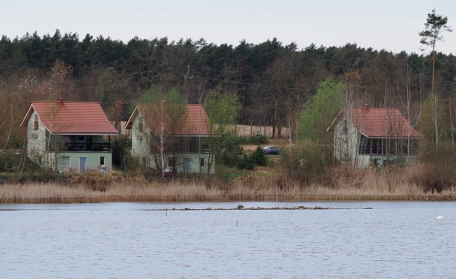 Stawy Ośniańskie i widoczne Ośno Lubuskie