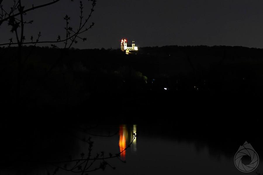 klasztor bielański zza starorzecza tynieckiego