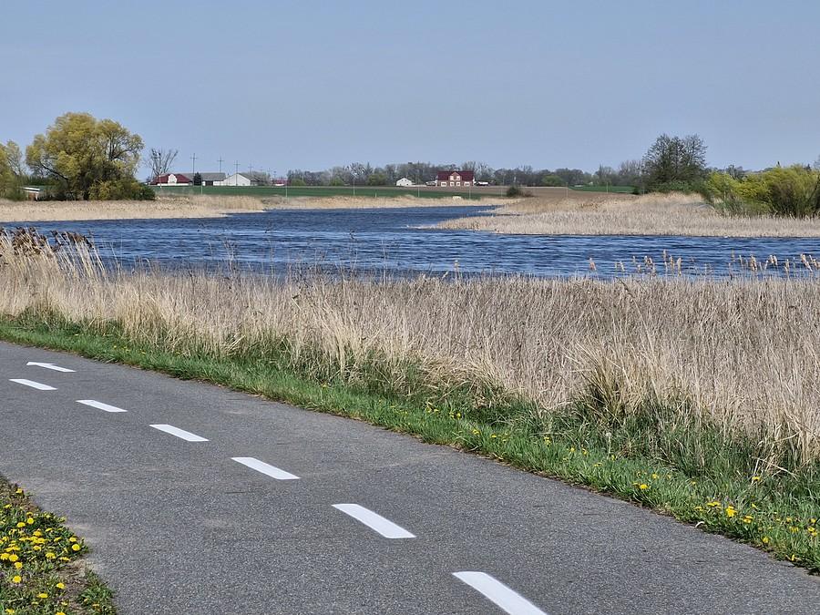 Jezioro Średzkie i widok na Janowo