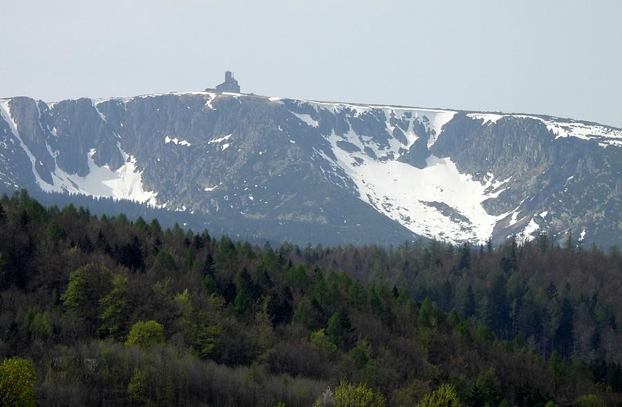 Resztki śniegu na Śnieżnych