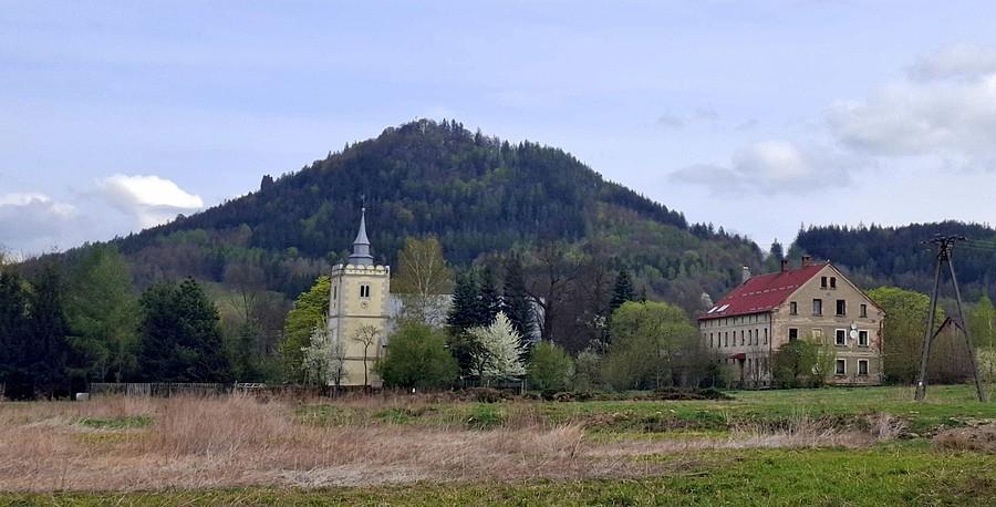 Sokolik górujący nad Karpnikami