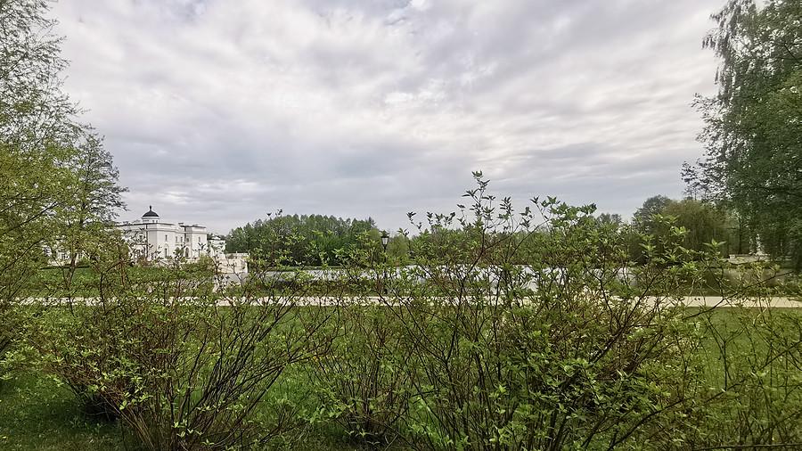 Chałupka nad stawem w Powsinie