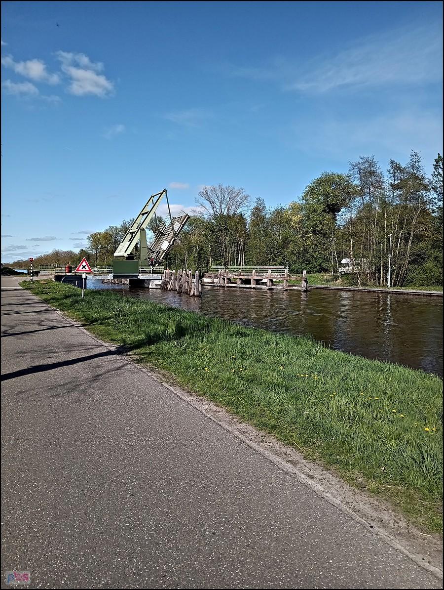 most zwodzony podniesiony