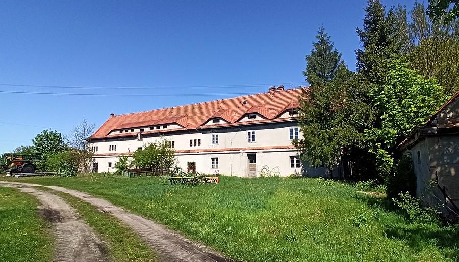 Zabudowania folwarczne w Siedlnicy