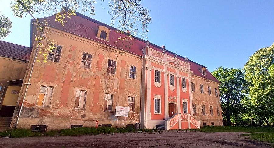 Pałac cysterski w Sicinach