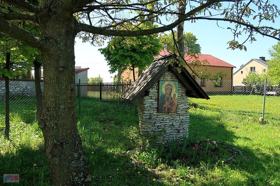 Kapliczka na terenie klasztoru