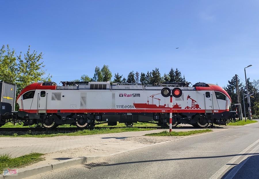 Lokomotywa Rail STM wraca z EC Siekierki z pustymi węglarkami