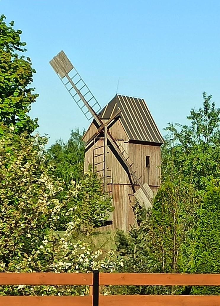 Jeden z trzech wiatraków w Lubięcinie