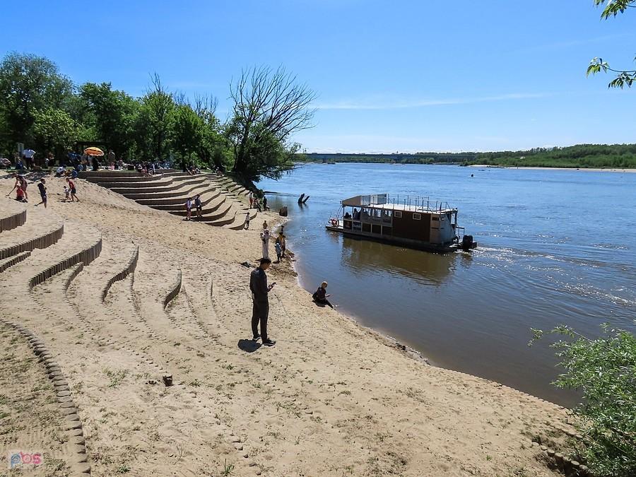 Prom Dudek przybija do Plaży Romantycznej