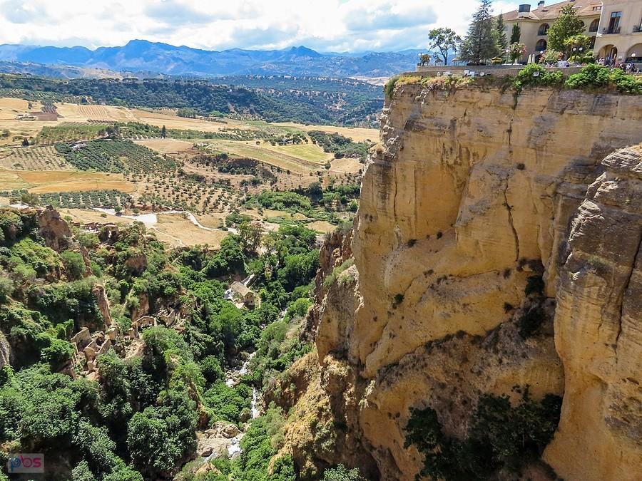 Ronda - widok z mostu w kierunku zach.