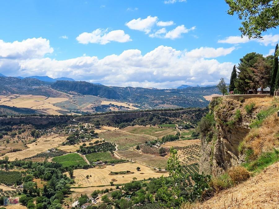 Ronda - panorama z z parku Alameda del Tajo