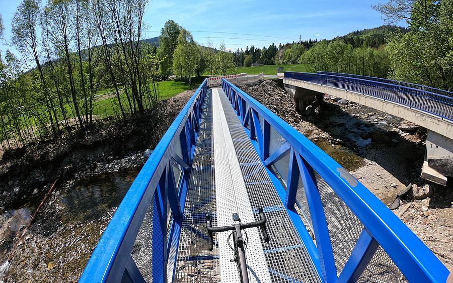 ... jak i nowe konstrukcje w trakcie odbudowy po ulewie
