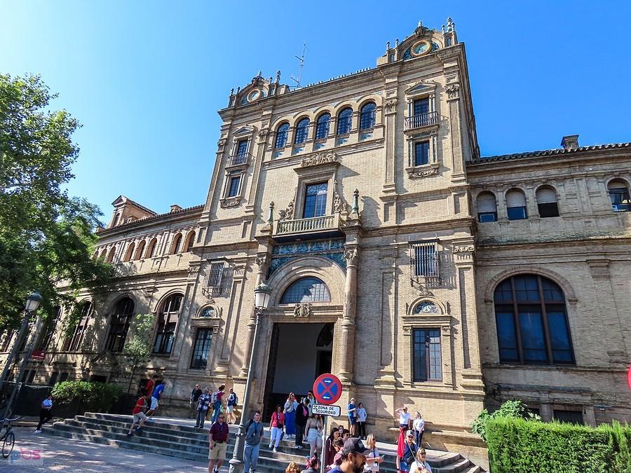 Sewilla - wejście na teren Plaza de España