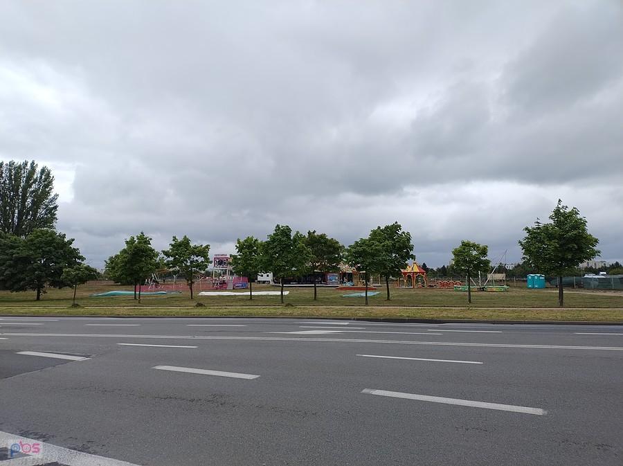 Chmury nad wesołym, a dziś raczej smutnym, miasteczkiem