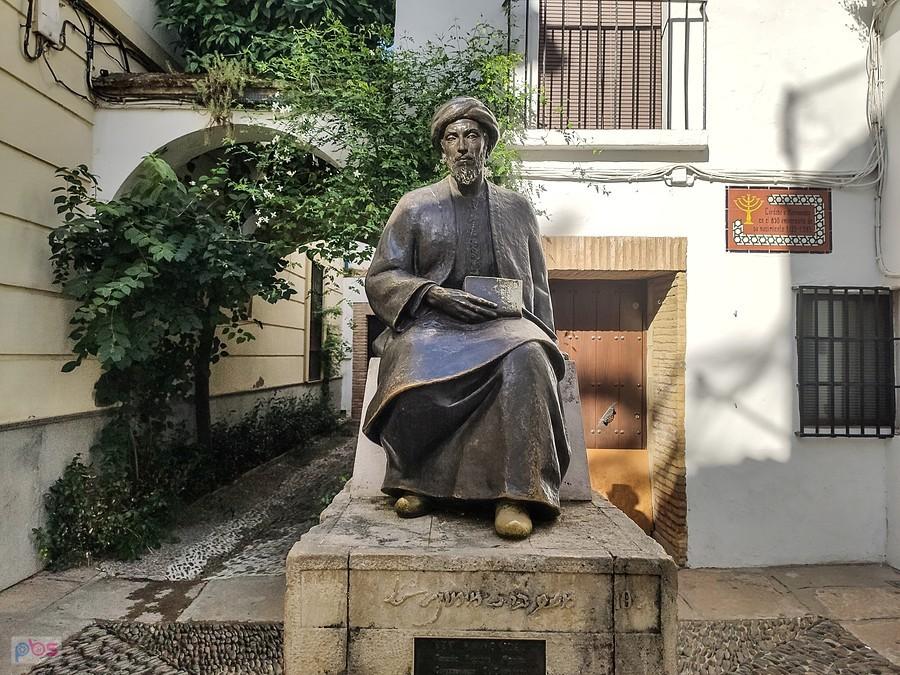 Kordoba - pomnik Majmonidesa