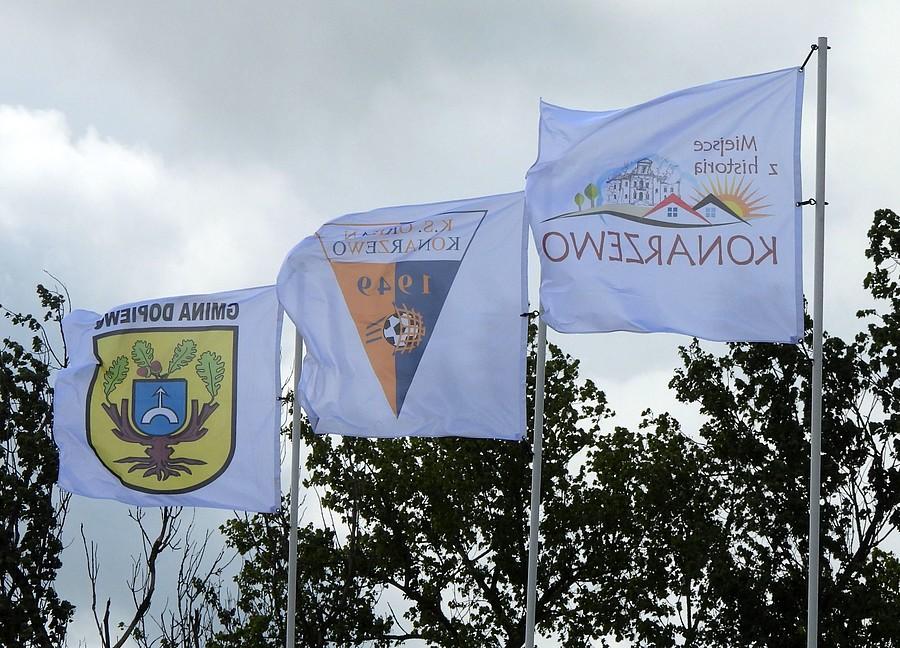 Flagi nad trybunami