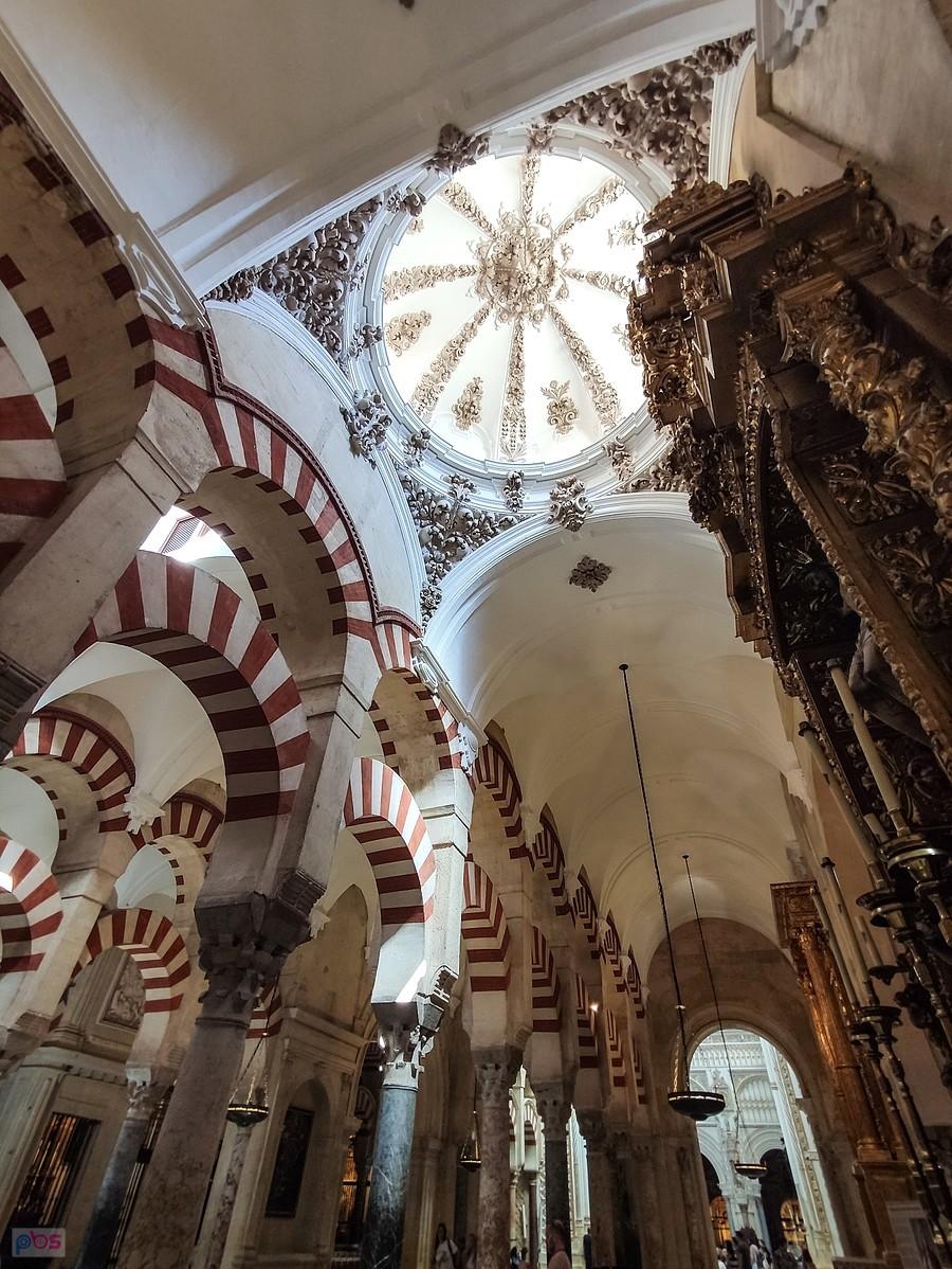 Kordoba Mezquita - połączenie islamu z chrześcijaństwem
