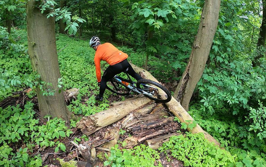 Trening techniki MTB (2), w mokrych warunach nie ma lekko