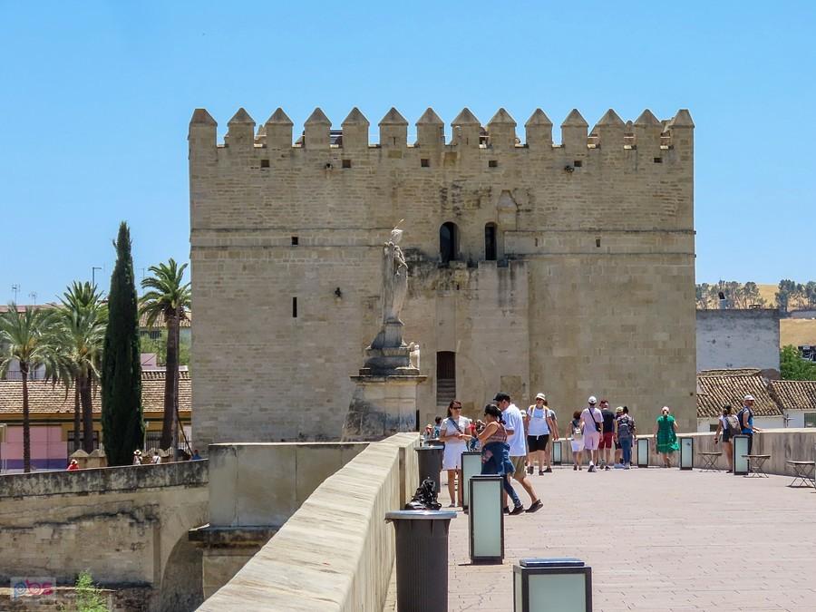 Most Rzymski broniła Torre de la Calahorra