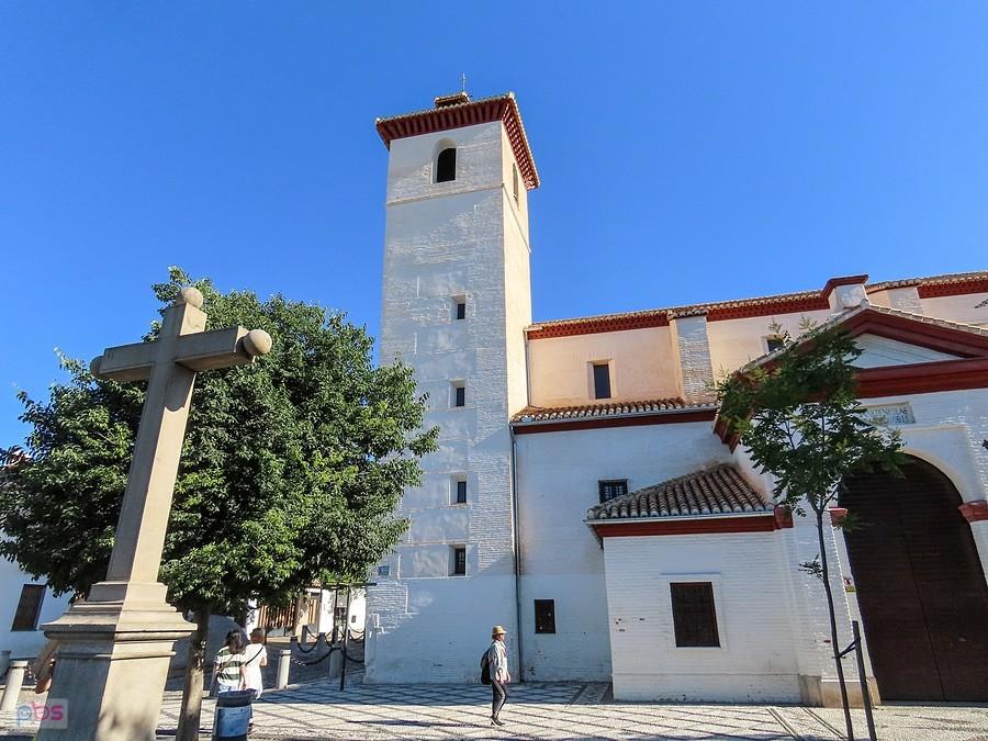 Grenada - dzwonnica kościoła de San Nicolás