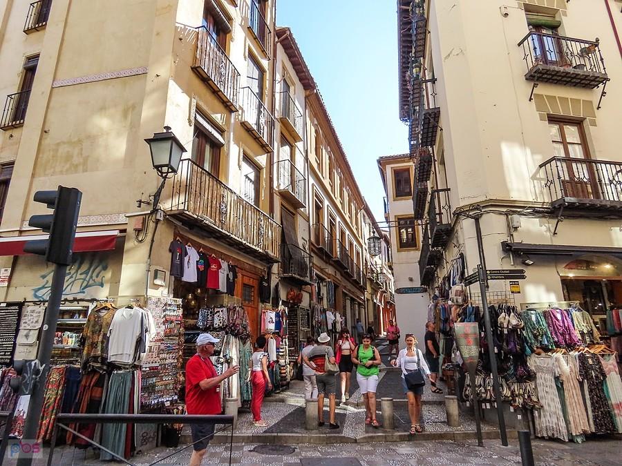 Grenada - sklepiki z pamiątkami na Calle Elvira