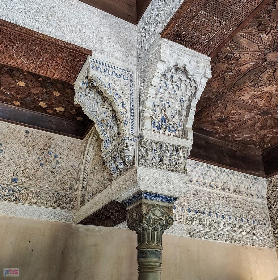 Grenada, Alhambra - kapitel kolumny w sali rady Mexuar