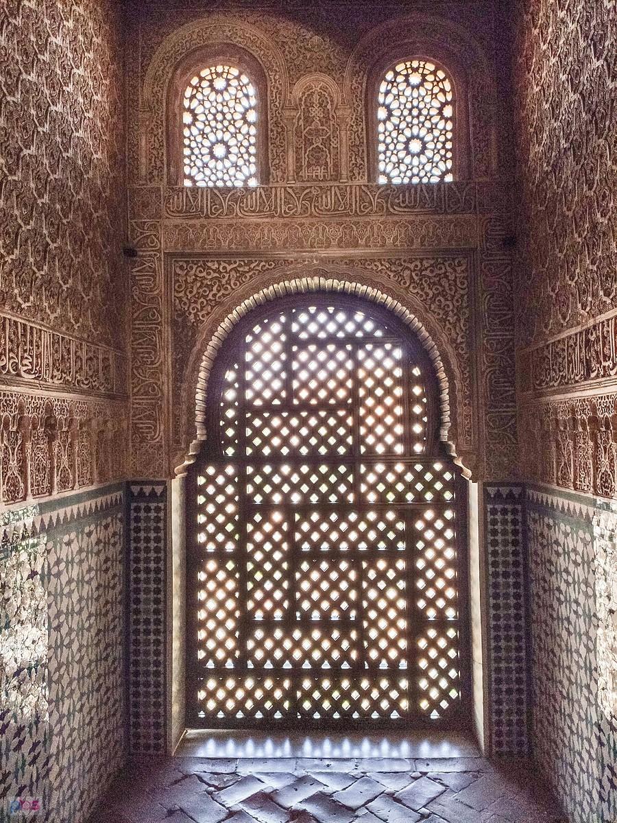 Grenada, Alhambra - witraże w Torre de Comares