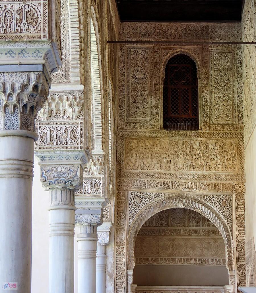 Grenada, Alhambra - kolumny i ornamenty Palacios Nazaríes