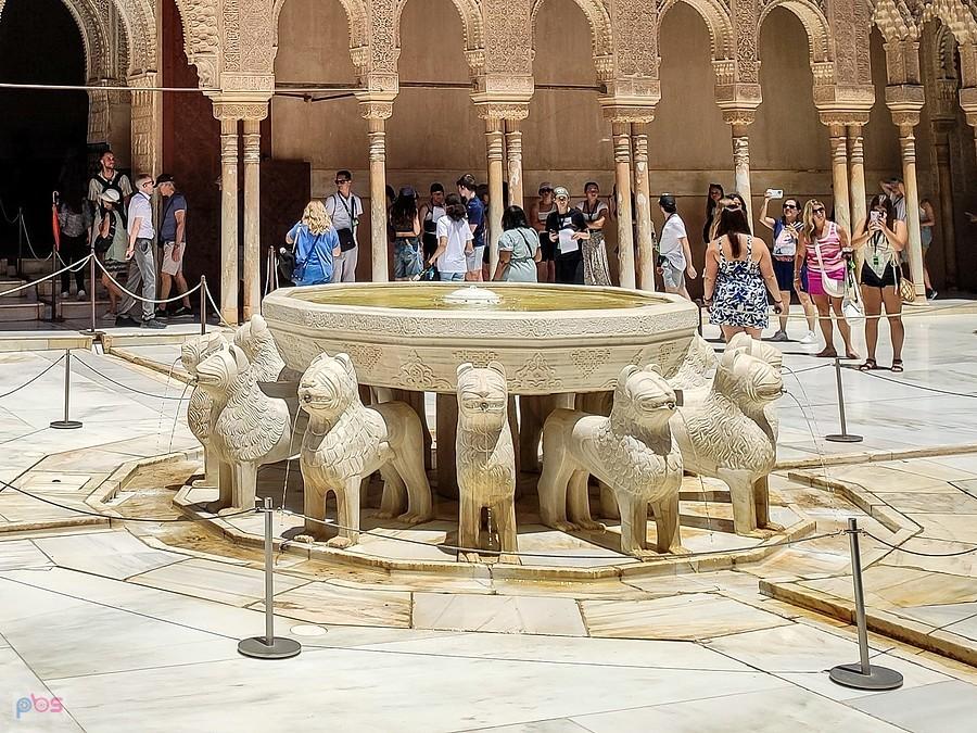 Grenada, Alhambra - 12 lwów Fountain de los Leones