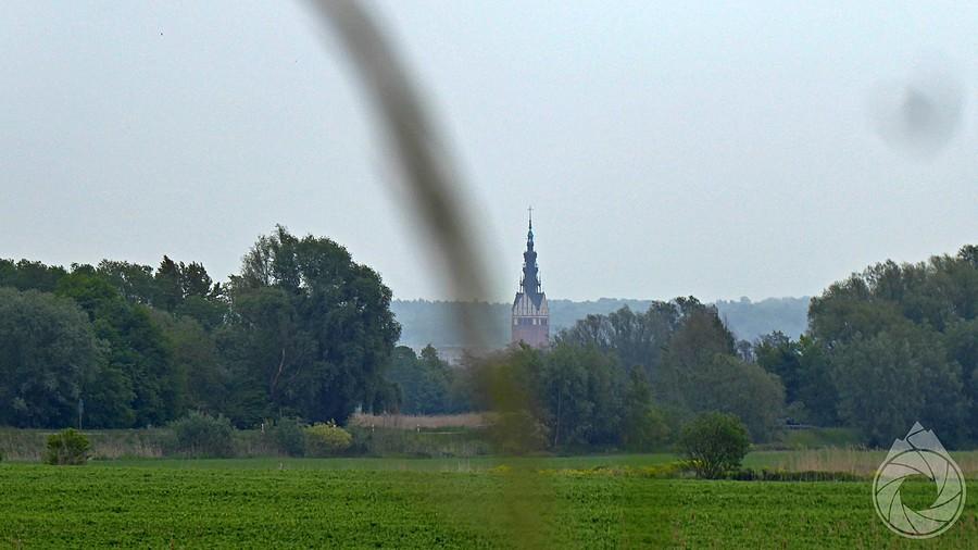 zza łąk wychyla się już Elbląg