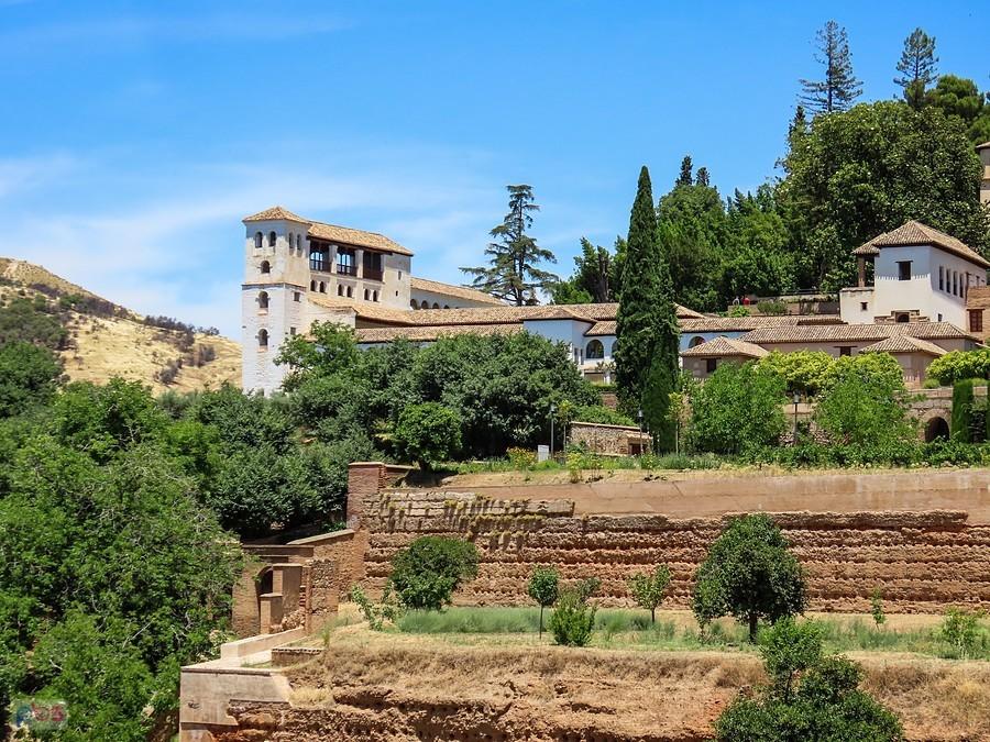 Grenada, Alhambra - widok w kierunku Generalife i Patio de la Acequia